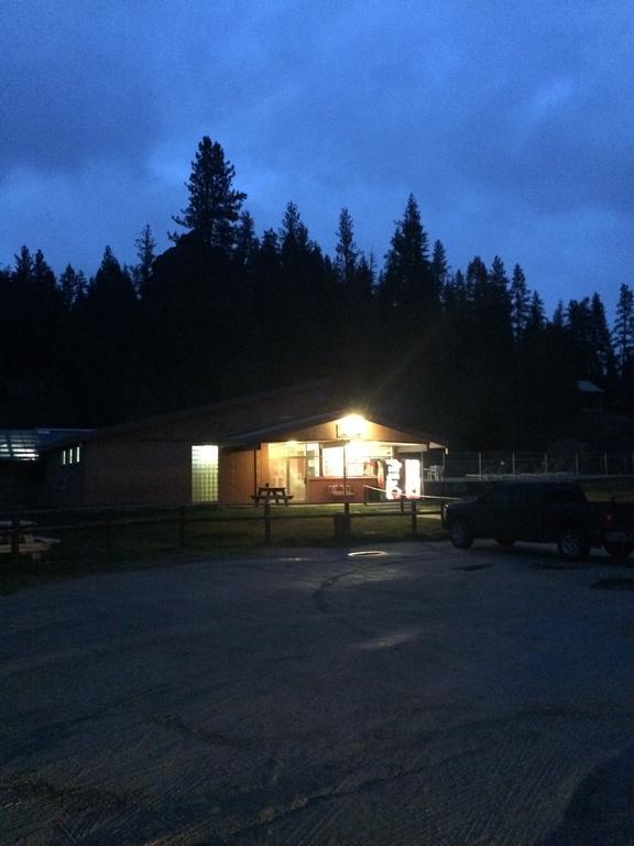 Готель Lolo Hot Springs Екстер'єр фото