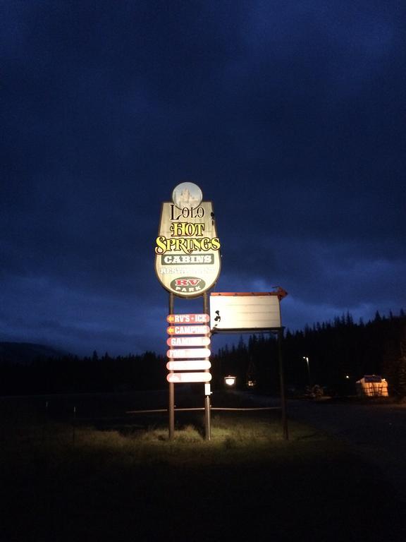 Готель Lolo Hot Springs Екстер'єр фото