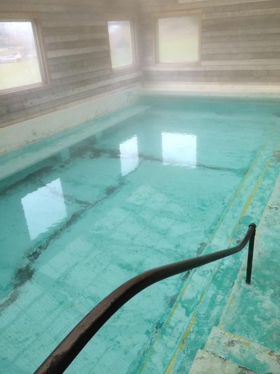Готель Lolo Hot Springs Екстер'єр фото