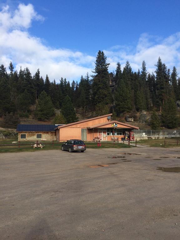 Готель Lolo Hot Springs Екстер'єр фото