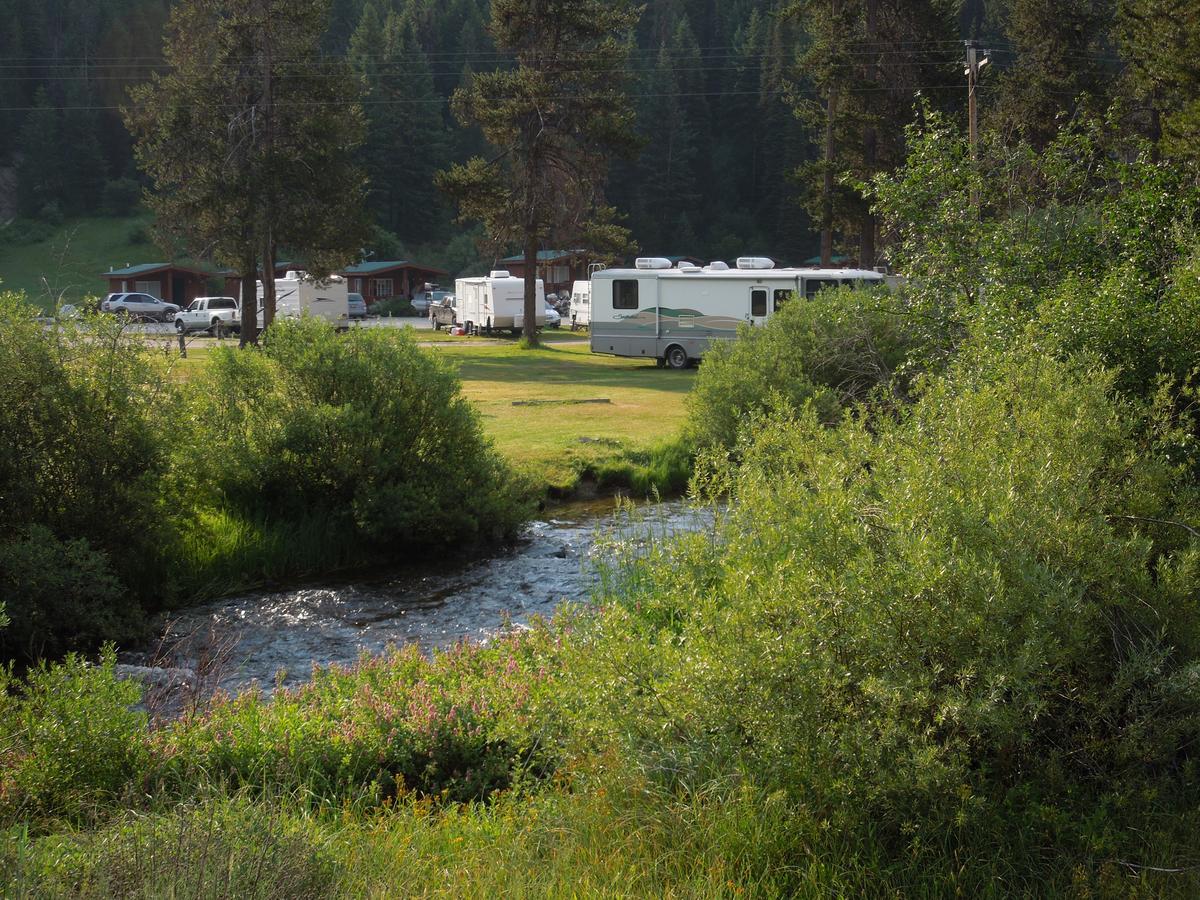Готель Lolo Hot Springs Екстер'єр фото